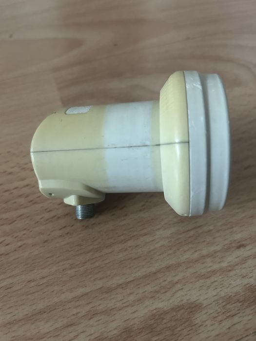 Сателитен ЛНБ конвертор за прием на сателитни канали