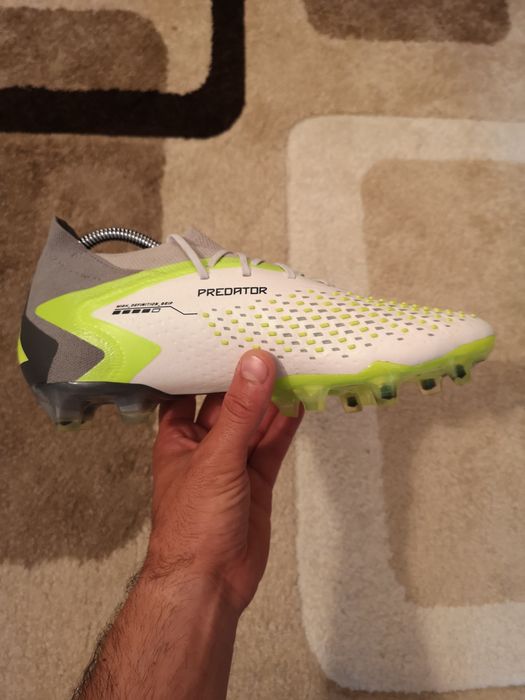 Vând ghete de fotbal profesionale adidas predator accuracy 1