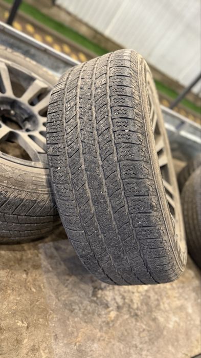 8 шин, 4 с дисками комплект.