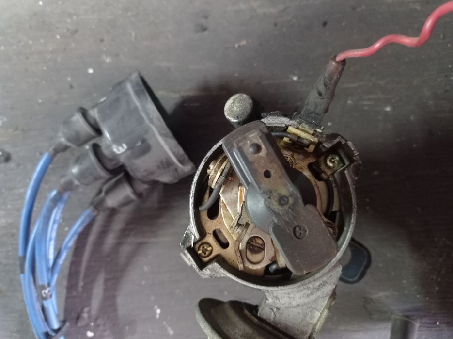 Трамблёр  мотор Ниссан J15