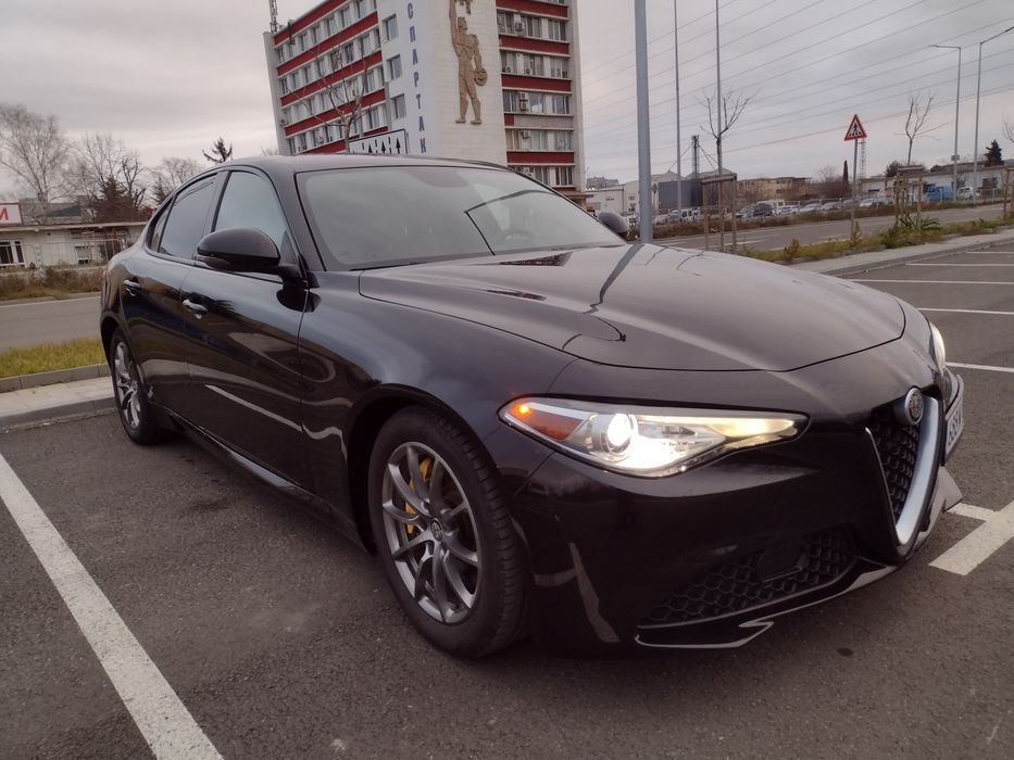 Топ състояние Alfa Romeo Giulia 2.0 Ti