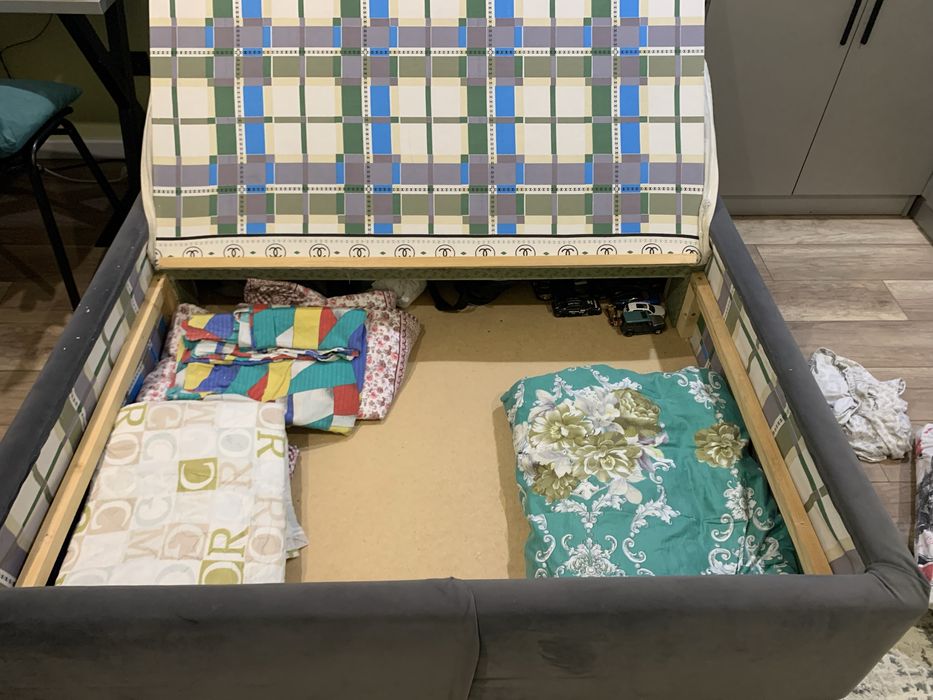 Кровать с внутренним отсеком