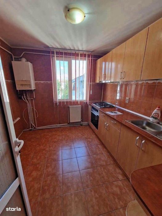 De vanzare apartament cu 3 camere,decomandat, 2 bai, Pret 59900 euro