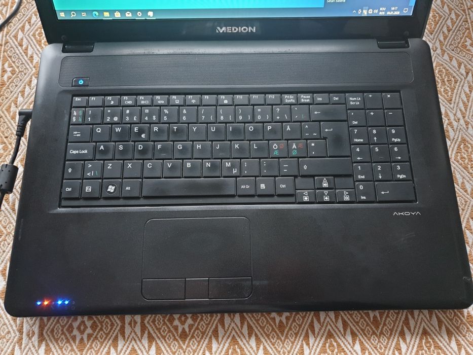 Laptop i3 4GB RAM 18"