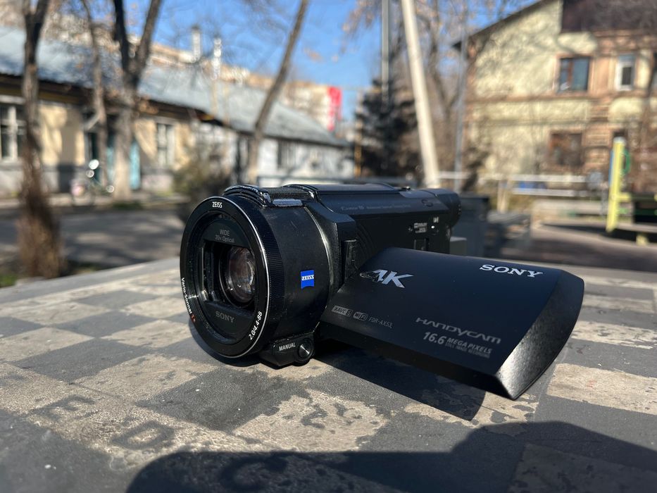 Видеокамера Sony AX53