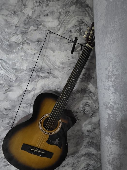 Гитара акустическая