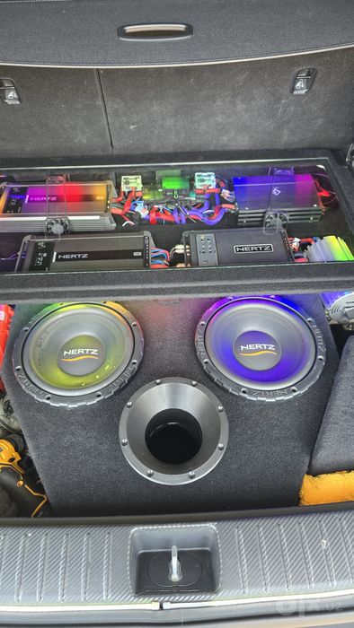HERTZ hx 250 2x450w rsm 2 саба в проэктном корпусе в полу
