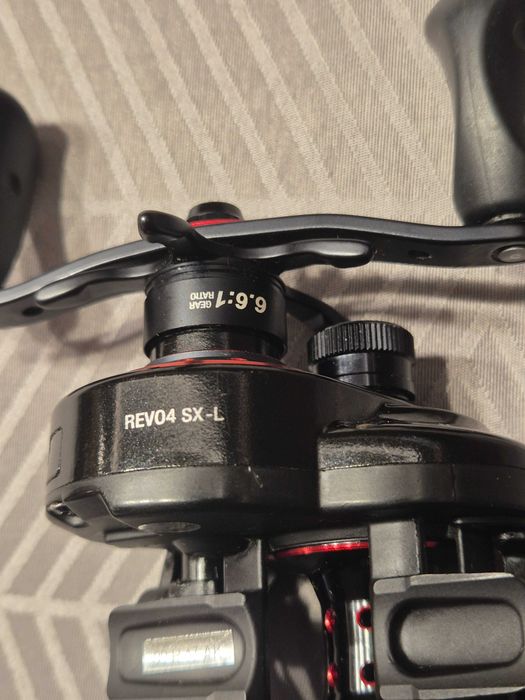 Продавам baitcast Abu Garcia Revo 4 SX – 6.6:1