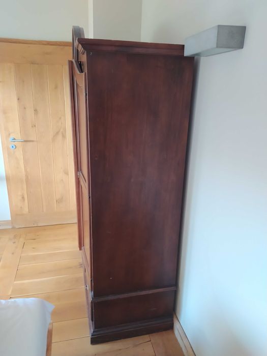 Гардероб масивно дърво