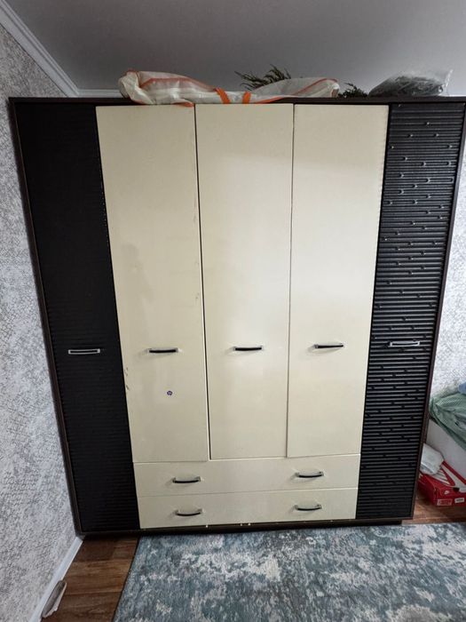 Продам спальный гарнитур