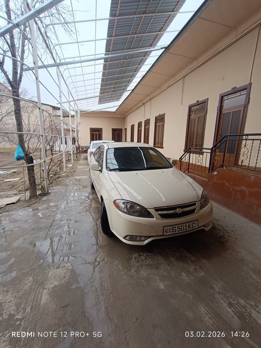 Rasmdagi mashina sotiladi