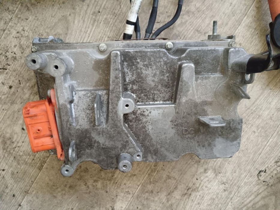 Convertizor Renault Zoe cod 296G95974R, 296h27355r cu defect la mufa