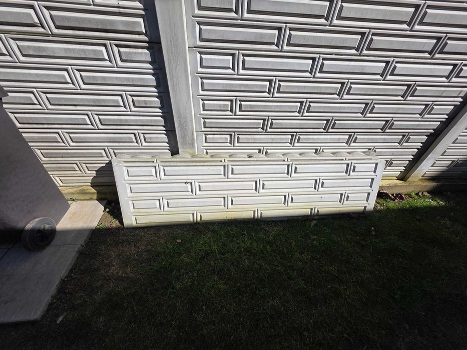 Vând plăci gard model finuț, sh in stare foarte bună