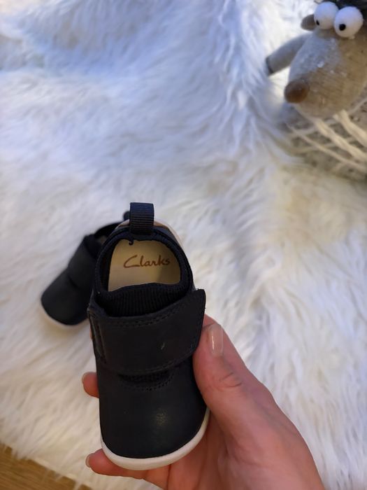 Обувки за прохождане Clarks