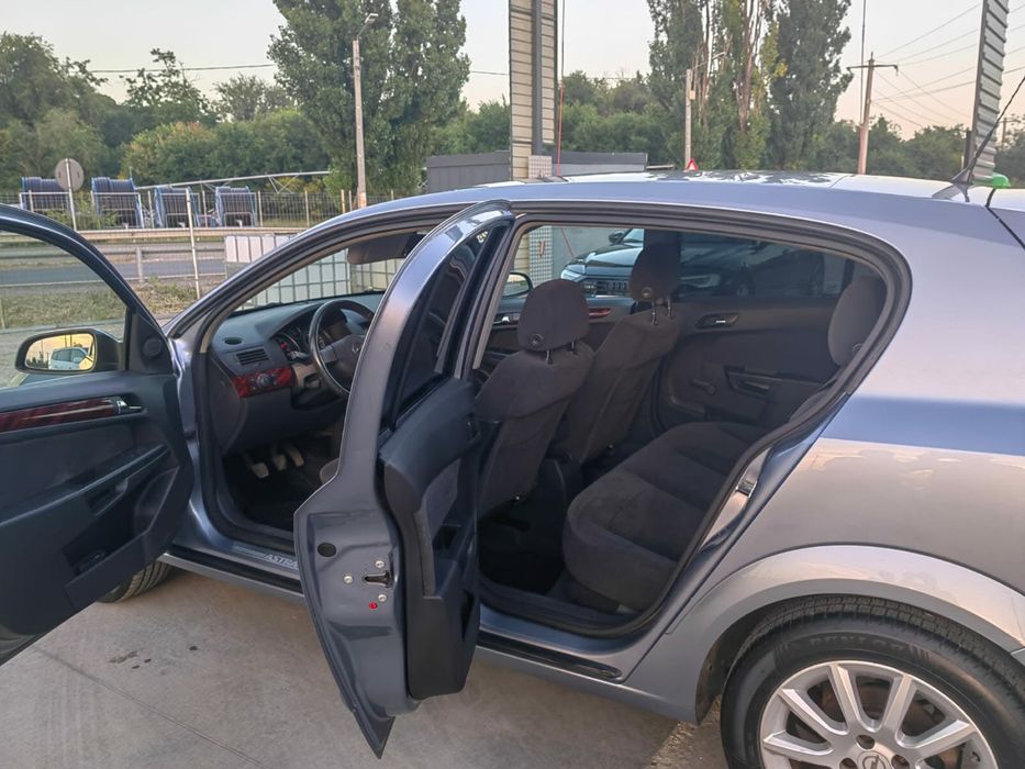 Vand Opel Astra H 1.6 Benzina  An 2005 Stare foarte buna