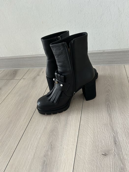 Продам итальские ботинки.