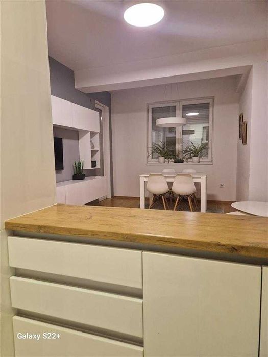 Дава се под наем Двустаен апартамент в Бургас, Център - 67 кв.м за 183.6 € - Снимка #2