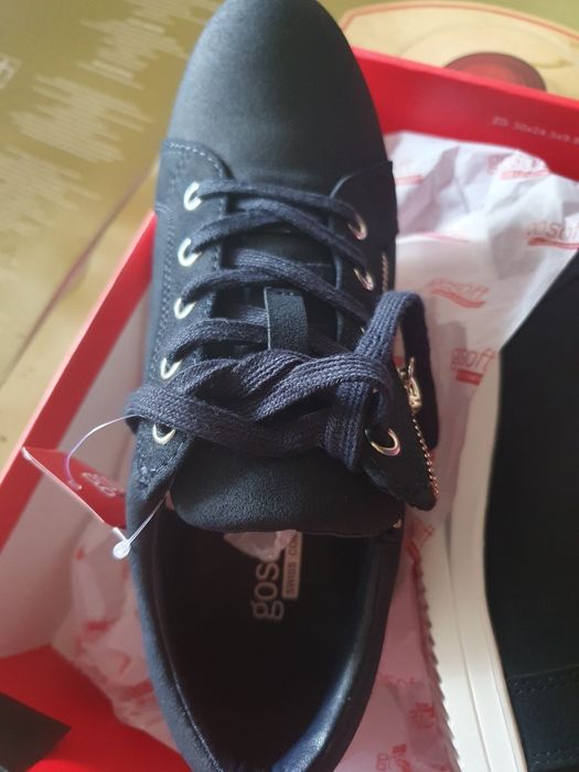 Дамски спортни обувки