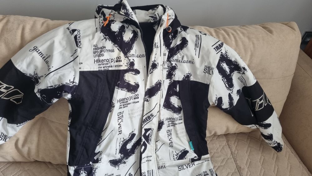 Продаю весенняя куртка для мальчиков