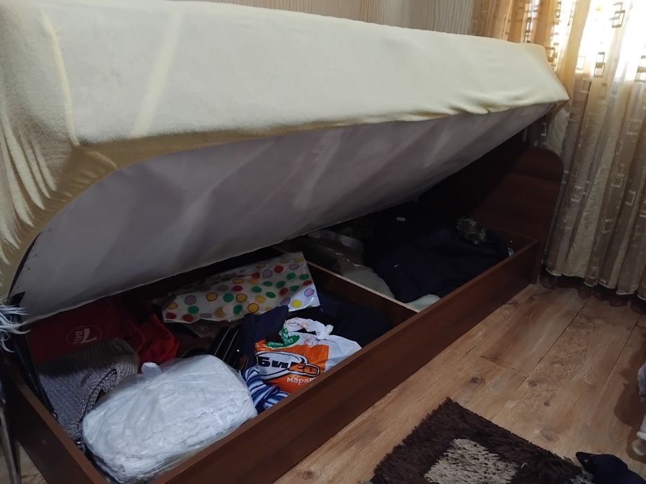 Единично легло с ракла