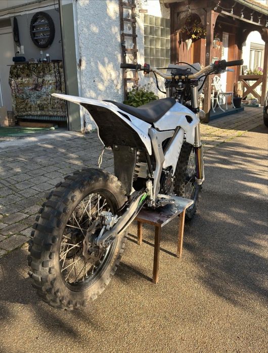 Vând Sur-Ron Storm Bee – stare impecabilă