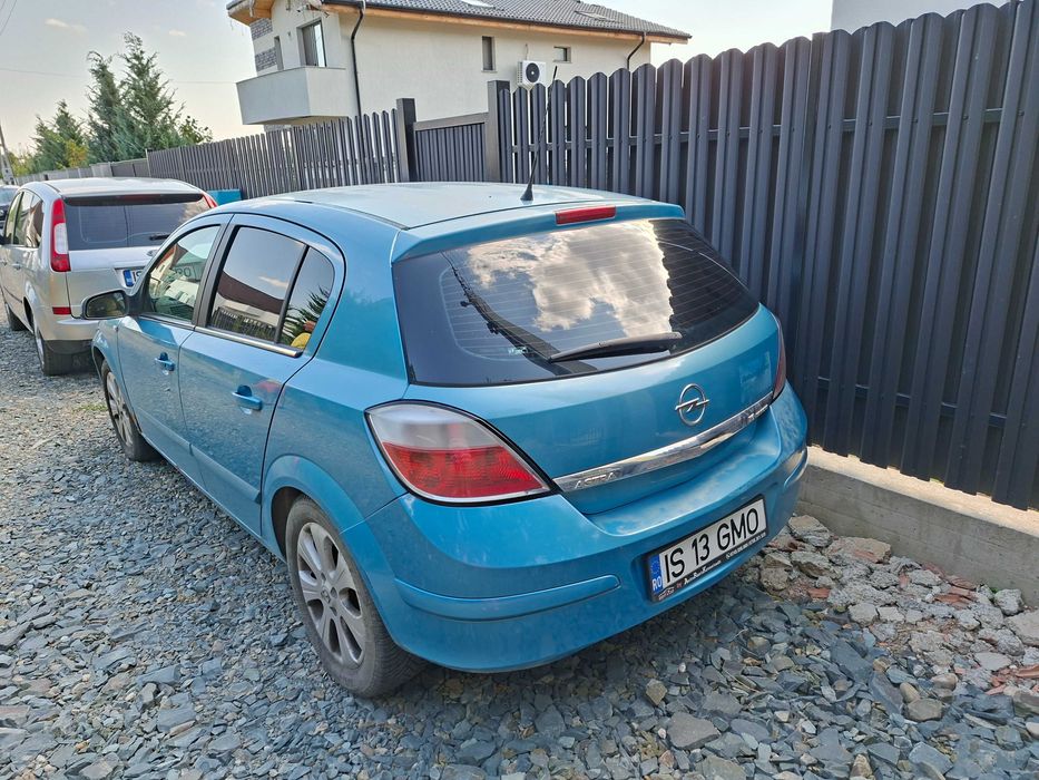 Vând Opel Astra H Hatchback | Semiautomată (Easytronic) |