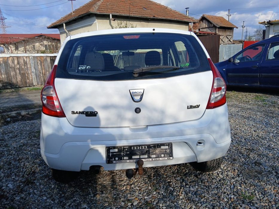 Dezmembrez dacia sandero 2011