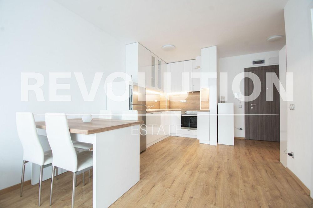 Двустаен апартамент в ж.к. Банишора.