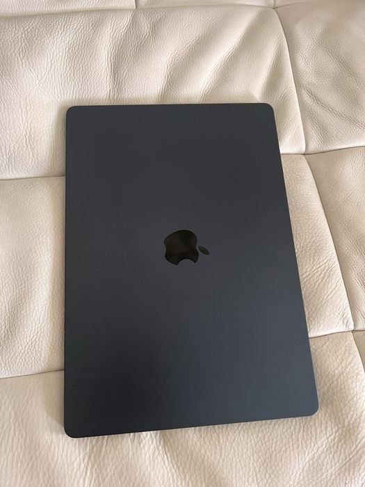 MacBook Air 15" с M4 чип | 16GB 256GB SSD - С ГАРАНЦИЯ 1 ГОДИНА