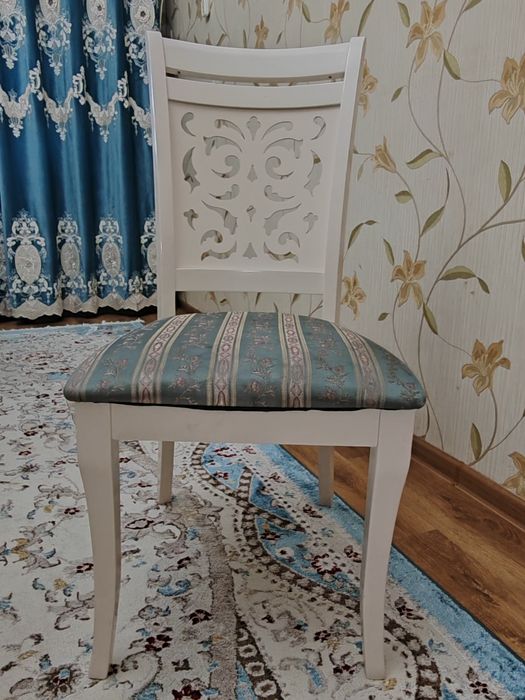 Продам стол и стулья