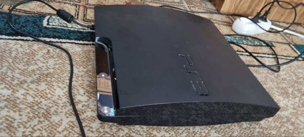 Ps3 Playstation 3 Yaxshi xolatda aybi yoq umuman 4 ta pulti bilan