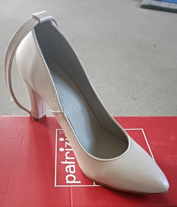 Rochie de mireasa cu mâneci