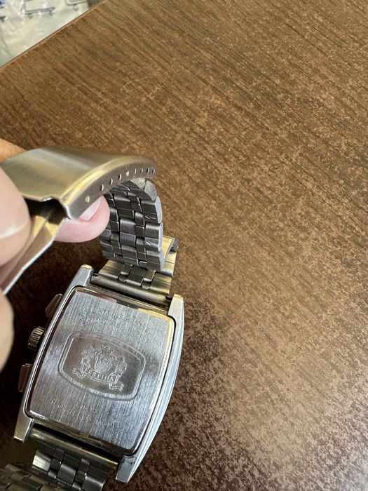 Продавам часовник фестина много запазен