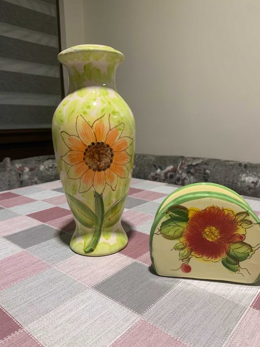 Чаши за кафе и други чаши.Вази и пепелници ,салфетник,термос.Термочаша