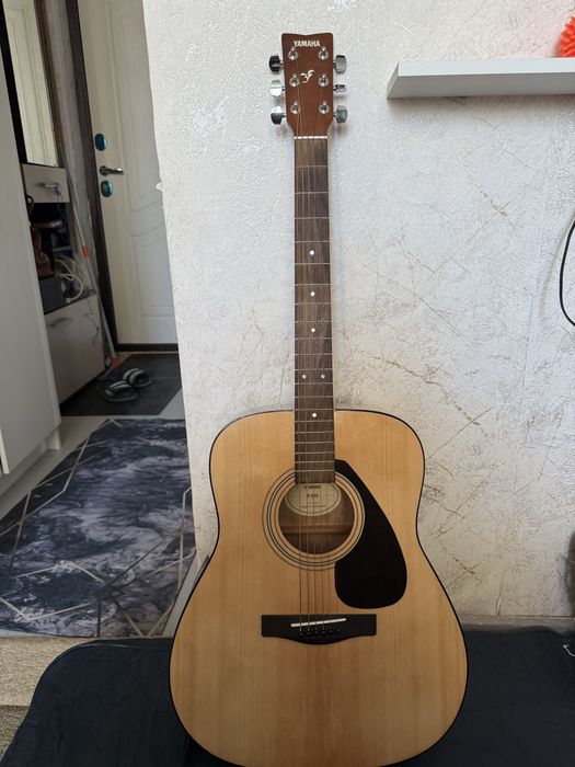 Гитара yamaha f310 в хорошем состояние