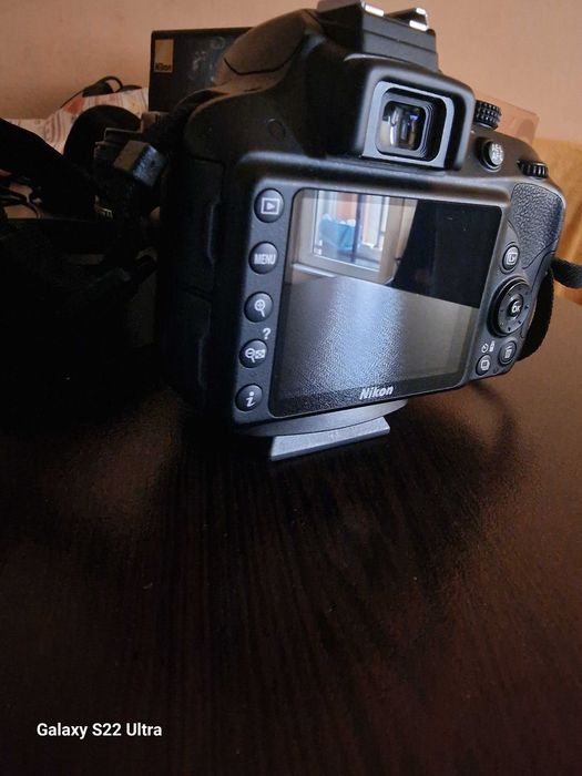 Като нов! Комплект Nikon D3300 на само 1821 кадъра + 2 обектива, статив, чанта и аксесоари.