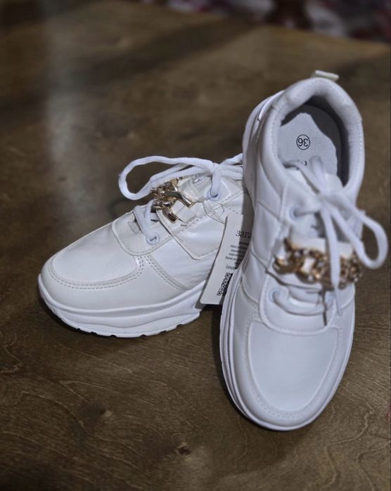 Кроссовки детские новые