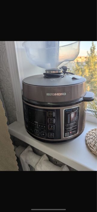 Мультиварка Redmond