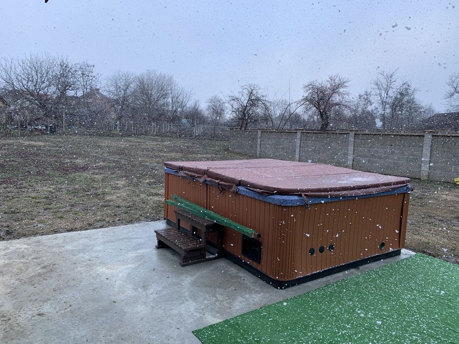 Градинско джакузи голямо 2,50-3,00 метра.