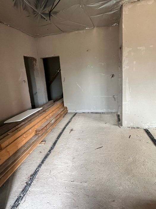 Casa de vanzare in rosu