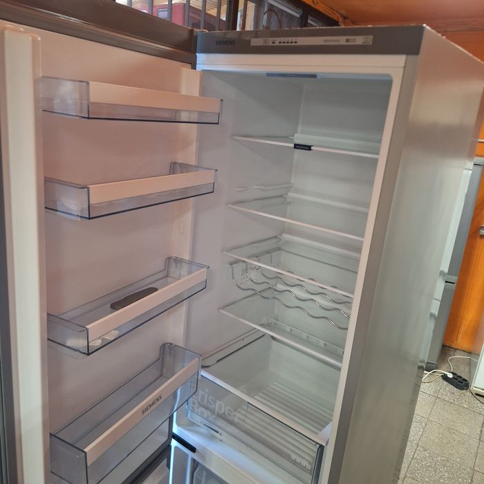 Висок иноксов хладилник с фризер Сименс - гаранция 12м