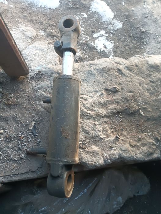 Гидравлический цилиндр вилочный проигрыш