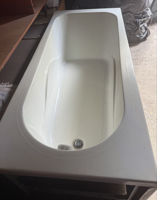 Ванна акриловая в идеальном состоянии