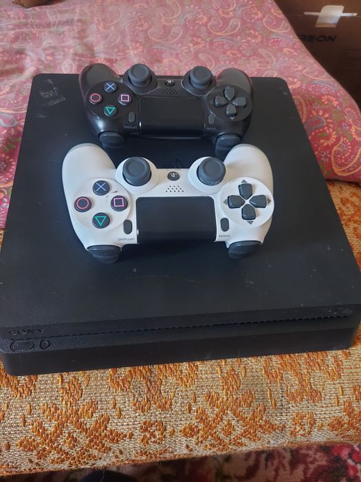 Продаю Play station 4 slim 1tb