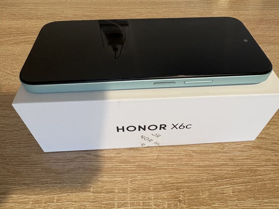 HONOR X6c без царапин