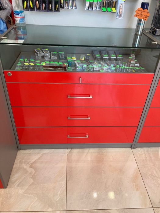 Търговско оборудване,стойки за въдици,стъклени рафтове