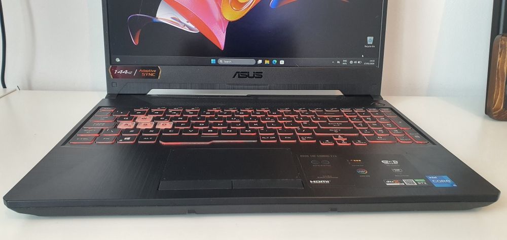 Asus Tuf F15 11400H, RTX 3050TI, 16GB, 512GB, Full HD, 144Hz cu DEFECT
