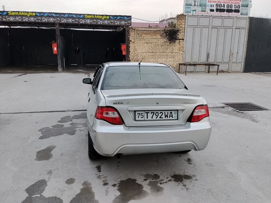 Nexia 2 sotiladi 2009 yil 30 mln 
2009 yil
Rangi Stalnoy
Polni