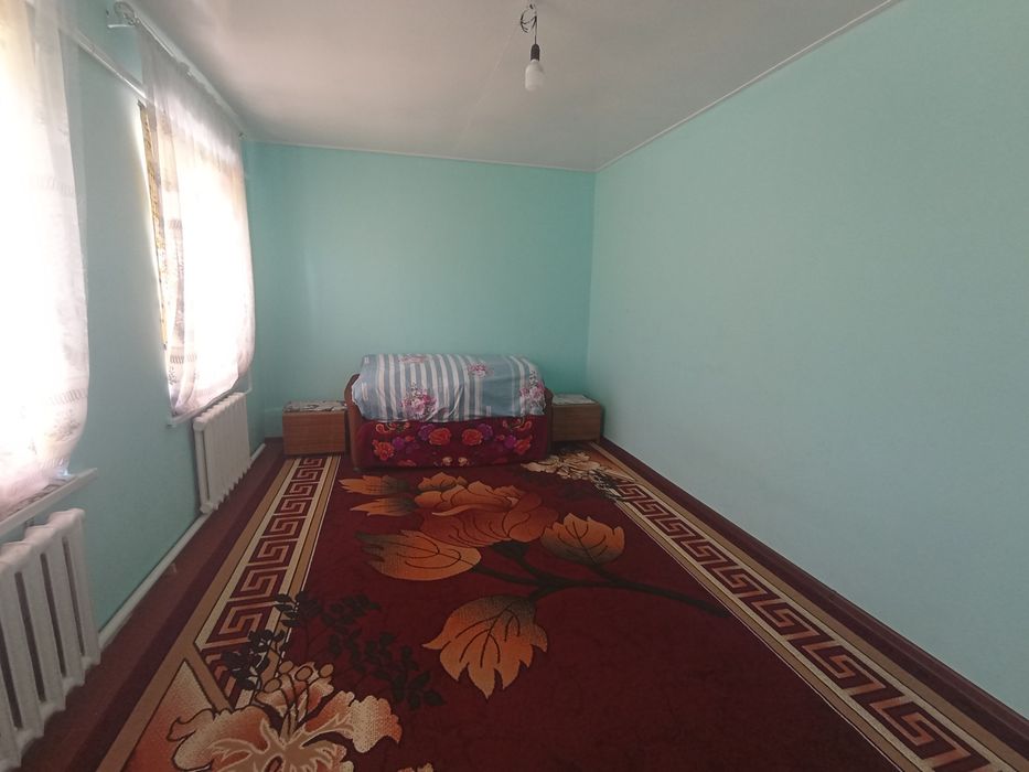 Uchastka sotiladi  6 sotix+ 4sotix bogʻi (yoʻl yuzida)Navoiyda