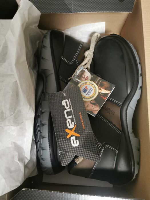 Vand bocanci noi cu cutie de la Exena exclusive safety shoes